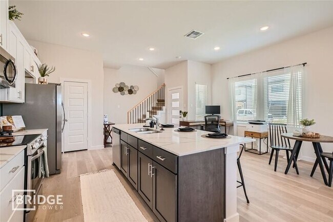 Building Photo - 33118 Willow Hts Ln