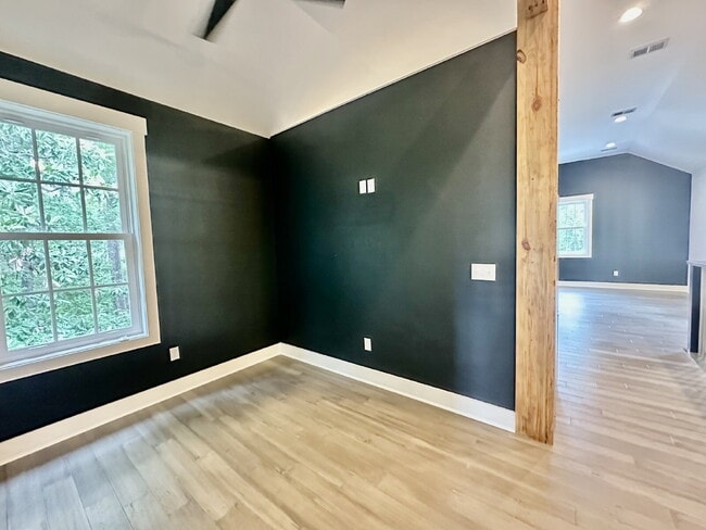 Building Photo - Large Modern Loft Home in Downtown Bluffton!