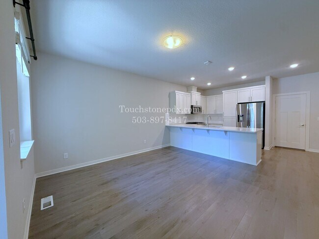 Building Photo - RECEIVE $500 OFF! READY NOW! CALL TODAY! Modern Hillsboro Townhome with AC, Electric Fireplace, a...