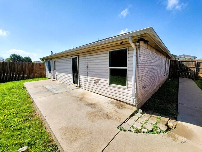Building Photo - 1330 Blazing Star Trail