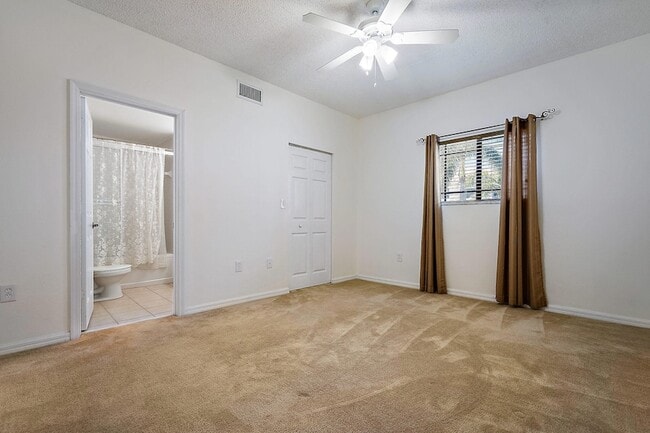 Building Photo - 2803 Sarento Pl