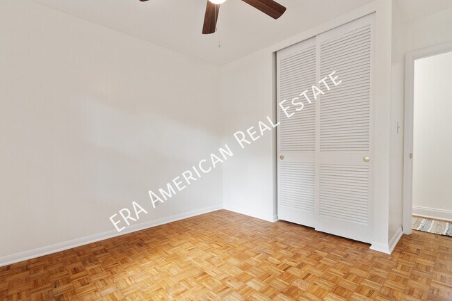 Building Photo - 305 Meggs Dr NE