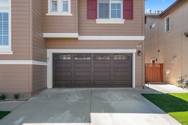 Building Photo - Your Next Home Is Ready!