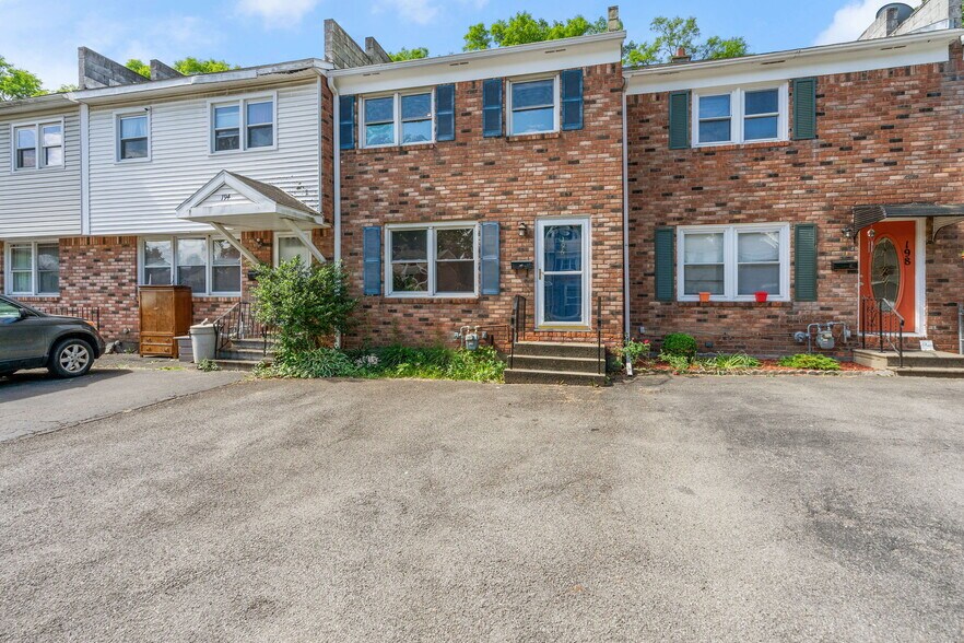 Building Photo - 196 Mount Hope Dr