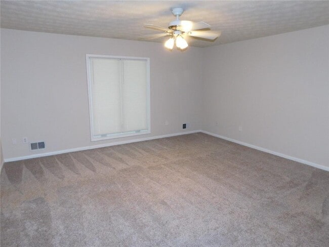 Building Photo - 626 Indian Hills Pkwy NE
