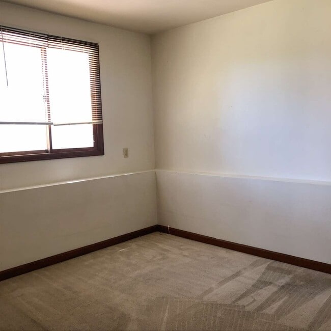 Building Photo - 725 Marigold Ln