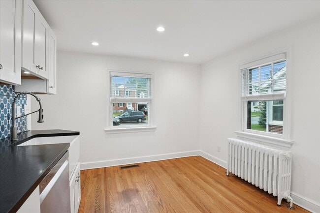 Building Photo - Renovated Home in Jackson Heights, Claymon...