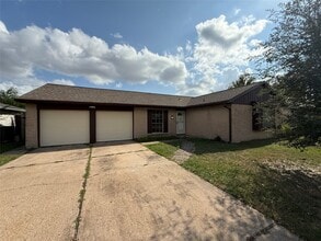 Building Photo - 10119 Leawood Blvd