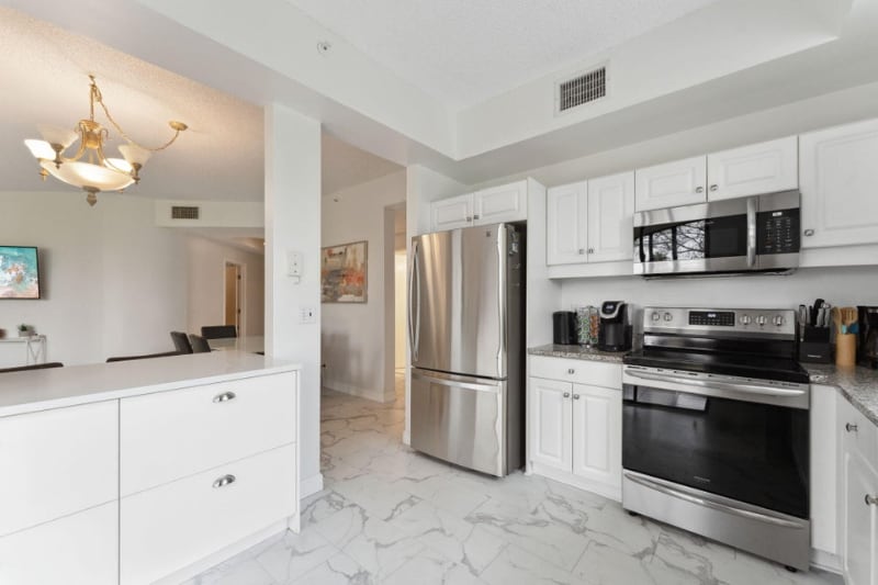 Building Photo - 7546 La Paz Blvd