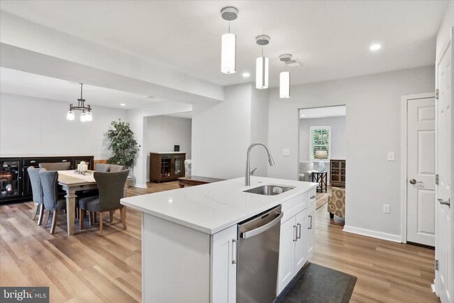 Building Photo - 408 Blue Ridge Ave NE