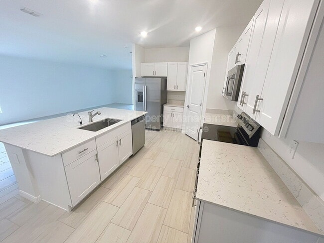 Building Photo - 8844 Bay Leaf Dr