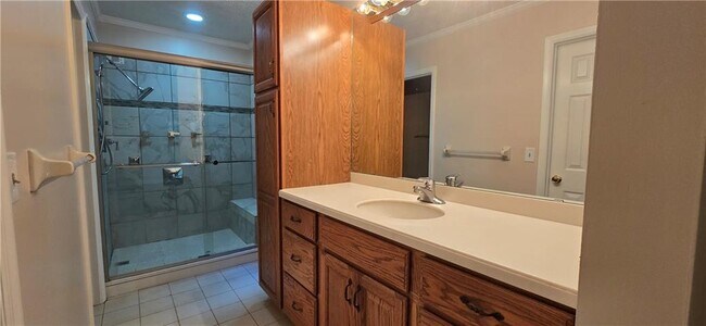 Building Photo - 10420 Summer Creek Dr