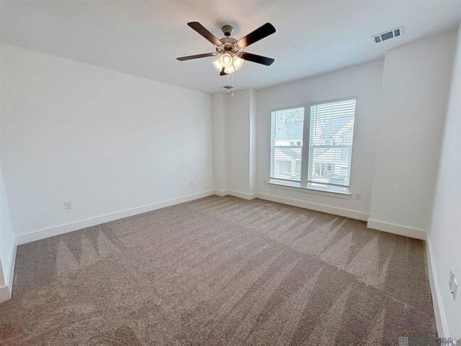 Building Photo - 608 Lake Shelf Dr