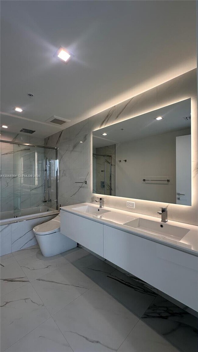 Building Photo - 1170 E Hallandale Beach Blvd