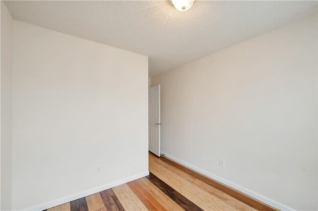 Building Photo - 950 Parkway Rd