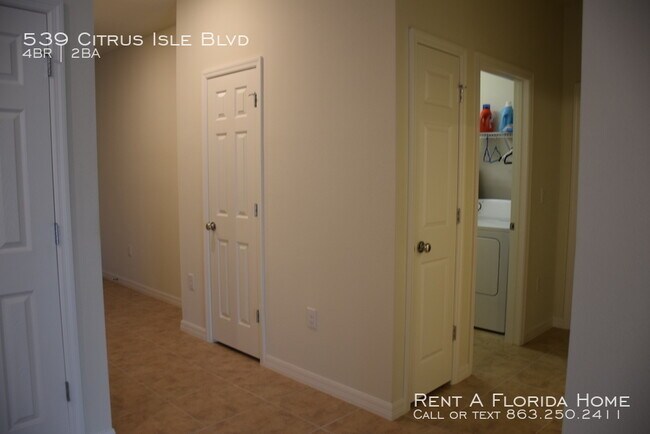 Building Photo - 539 Citrus Isle Blvd