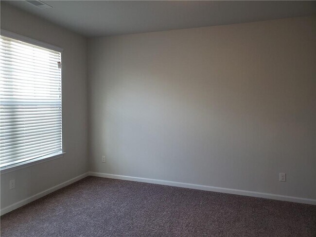 Building Photo - 5655 Mirror Lake Dr
