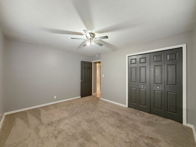 Building Photo - Westport Rd