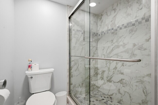 Building Photo - 9292 Vista Del Lago