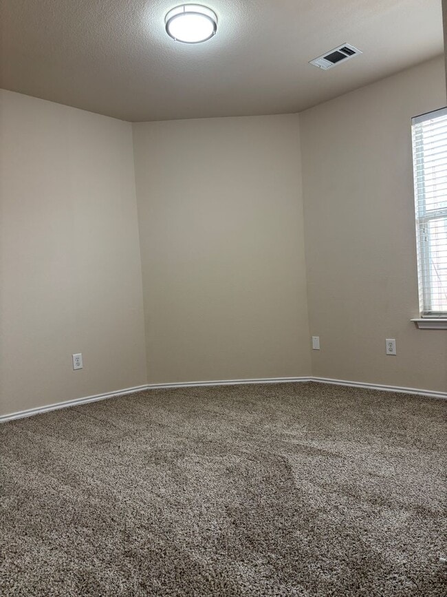 Building Photo - 4/2/2 EMISD
