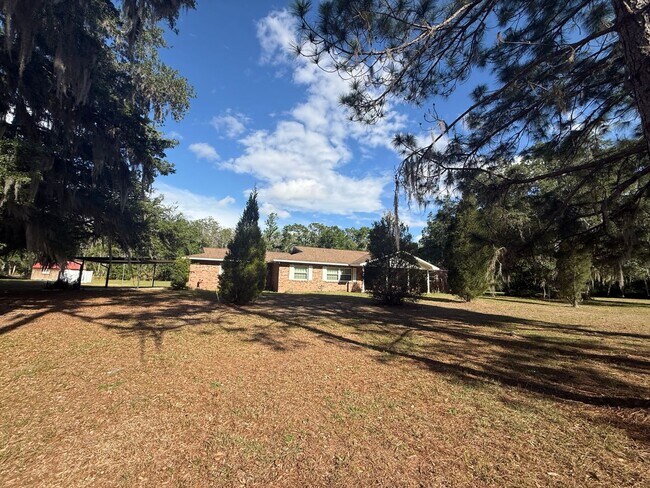 Building Photo - 5 Acre Home!!!!