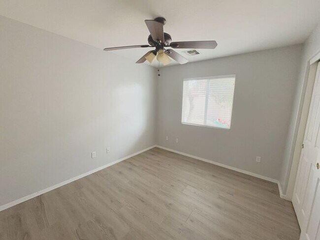 Building Photo - Large 4Bedrooms- 3Bath Home!!!