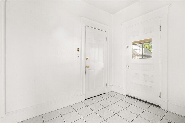 Building Photo - 36 Windsor Rd