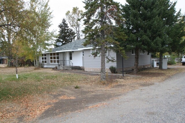 Building Photo - Single Family Home off Frontage Rd!