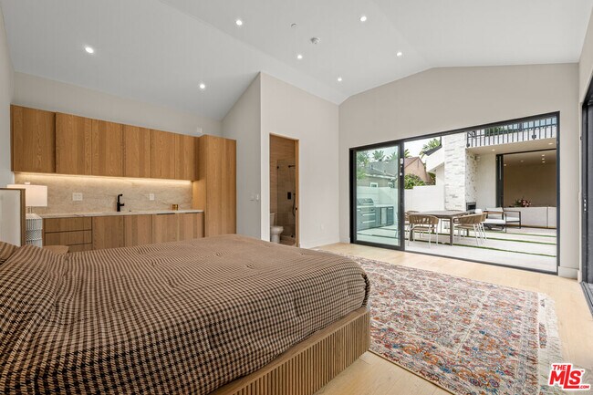 Building Photo - 4740 Sunnyslope Ave