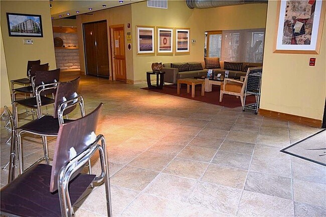 Building Photo - 400 17th St NW