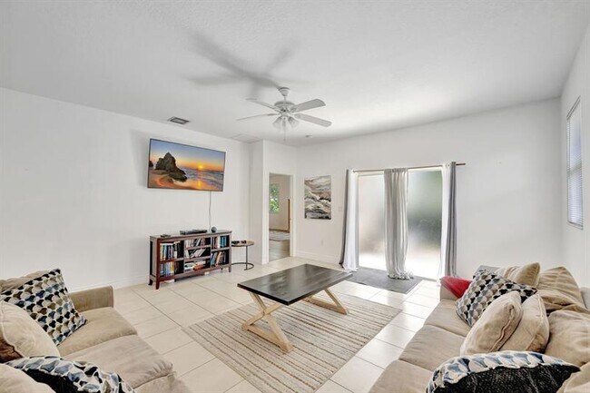 Building Photo - 1816 SW 21st St