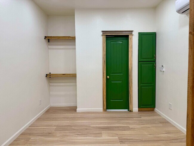 Building Photo - "Charming 1-Bedroom Retreat in Mountain Home – Your Cozy Haven Awaits!"