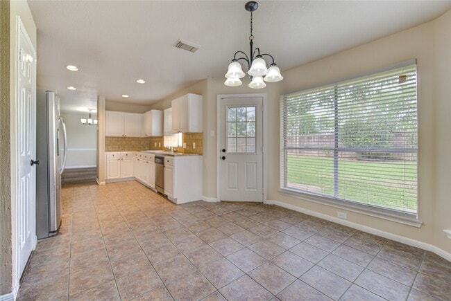 Building Photo - 138 W New Meadows Dr