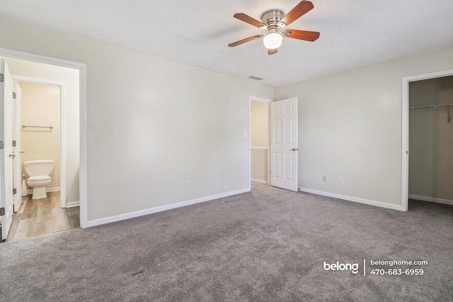 Building Photo - 8078 Woodlake Dr