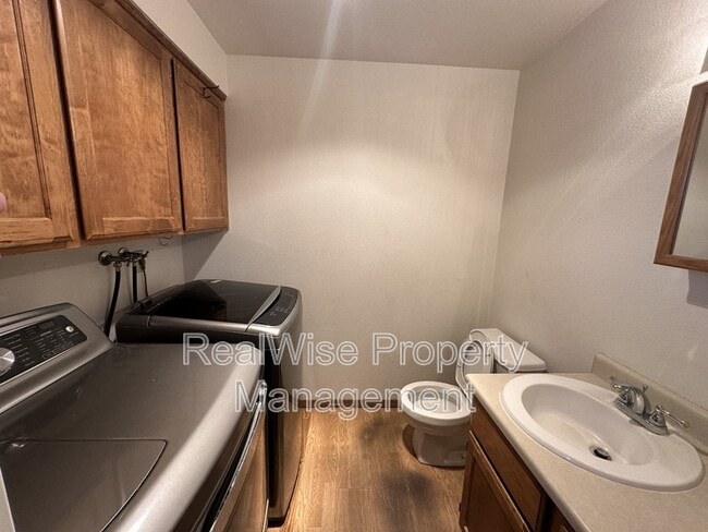 Building Photo - 1105 Excalibur Dr