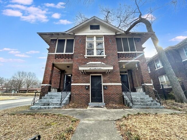 Building Photo - 180 Clark Pl