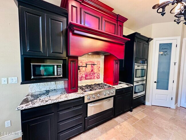 Building Photo - 6268 Wildwood Ct