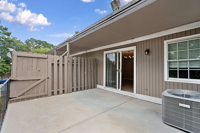 Building Photo - 315 Winding River Dr
