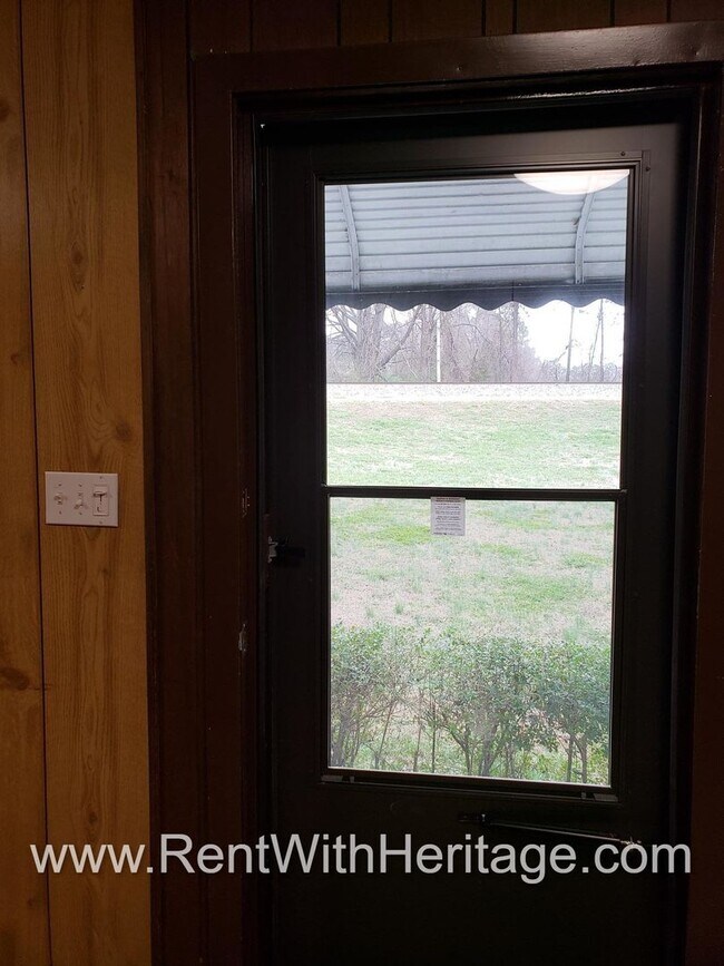 Building Photo - GRANDPA'S BUNGELOW/ CHARMING RANCH HOME/ TOTALLY RENOVATED/ PRIVATE YARD