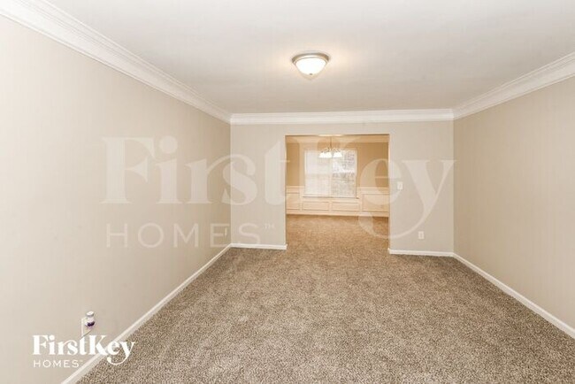 Building Photo - 128 Madelia Pl