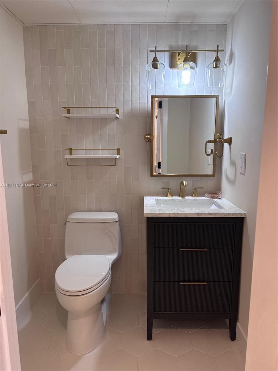 Building Photo - 90 Edgewater Dr