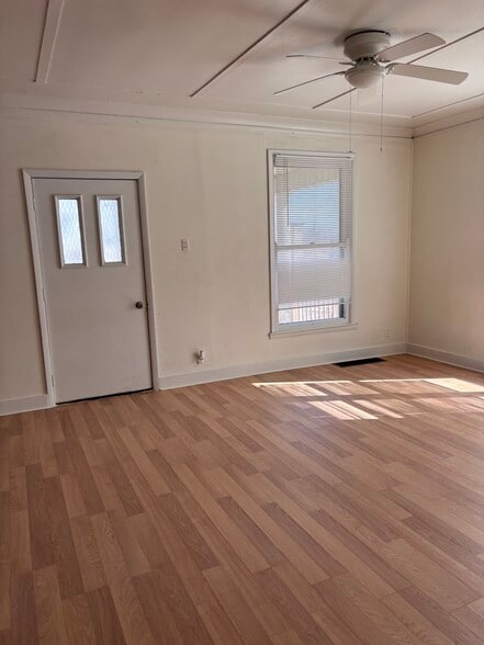 Building Photo - 437 Wright St