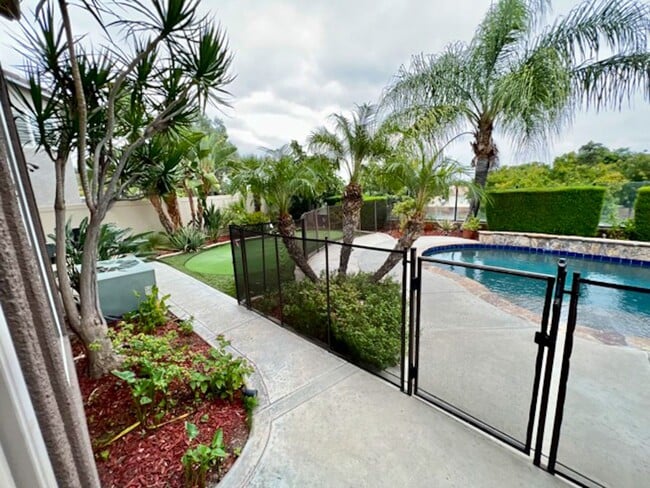 Building Photo - Beautiful Corona Pool Home with 4 bedroom ...