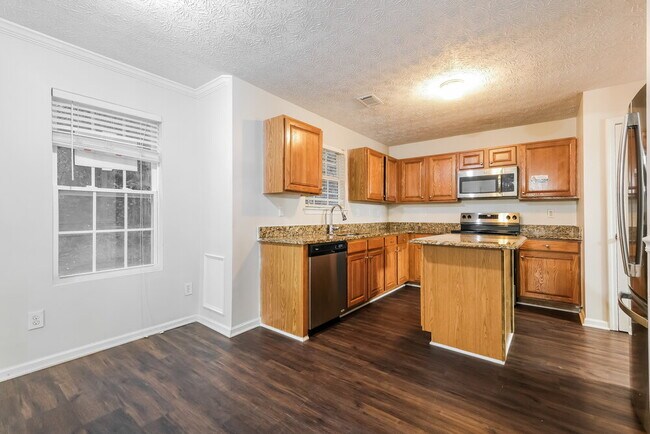 Building Photo - 3900 Georgia Dr