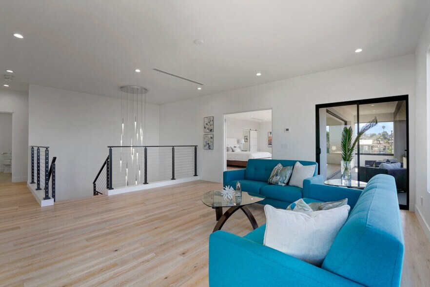 Upstairs Den or Yoga Room - 4386 Newport Ave