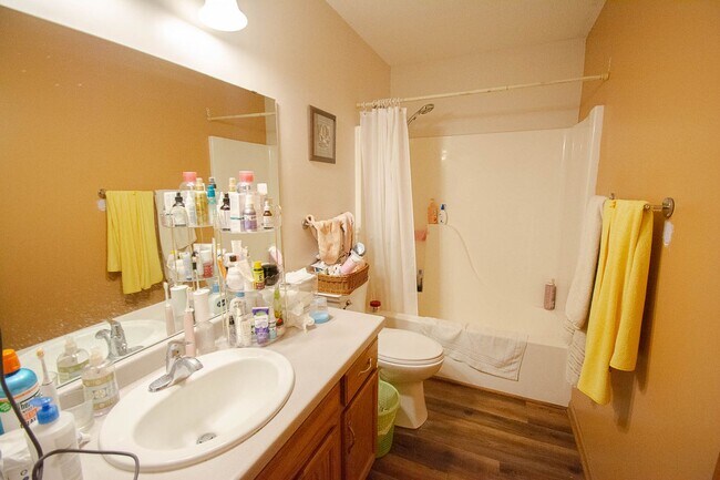 Building Photo - Fantastic NW Rochester home with great updates!