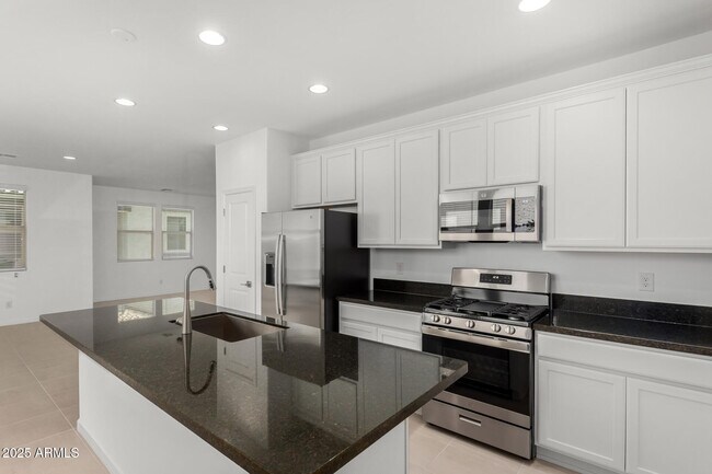 Building Photo - 14633 W Sand Hills Rd