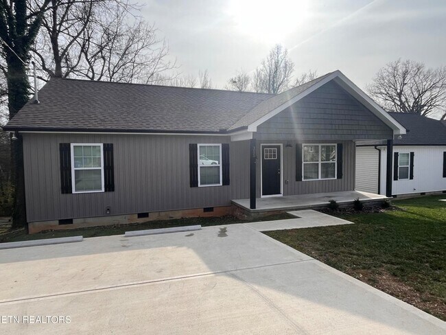 Building Photo - 355 W Outer Dr