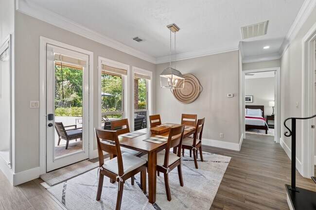 Building Photo - 110 S Veilwood Cir