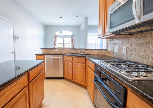 Building Photo - 9400 Stonewood Dr